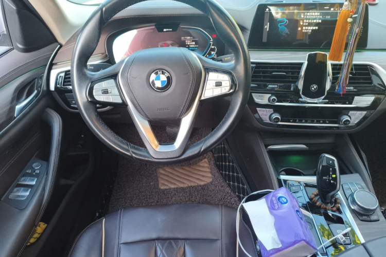 Used BMW 5 Series New Energy 2020 Mileage Upgrade Version 530Le Luxury Package Steering Wheel