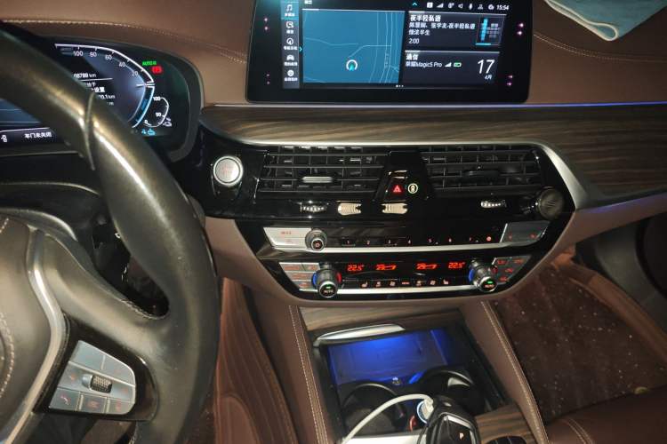 Used BMW 5 Series New Energy 2020 530Le Luxury Package Audio And AC Panel