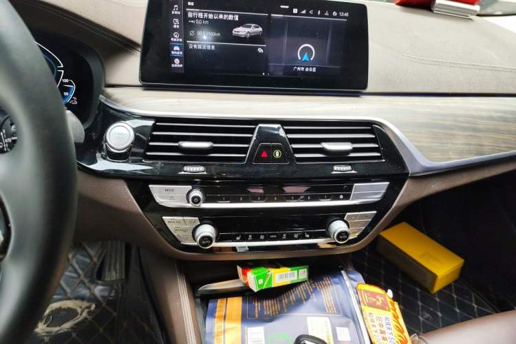 Used BMW 5 Series New Energy 2020 Mileage Upgrade Version 530Le Luxury Package Audio And AC Panel