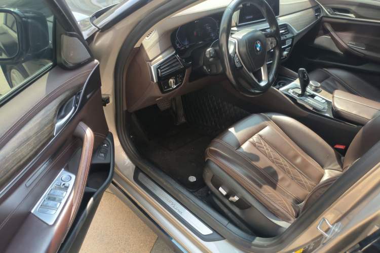 Used BMW 5 Series New Energy 2020 Mileage Upgrade Version 530Le Luxury Package Driver Seat
