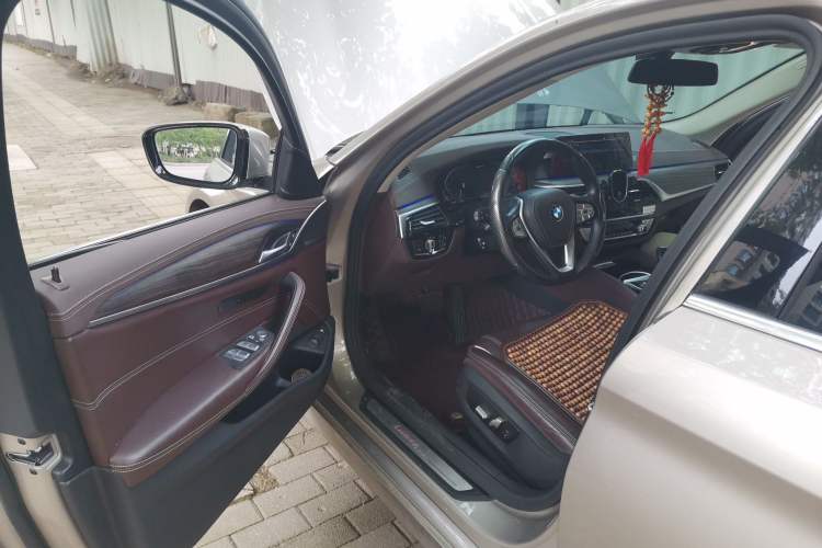 Used BMW 5 Series New Energy 2020 Mileage Upgrade Version 530Le Luxury Package Driver Seat