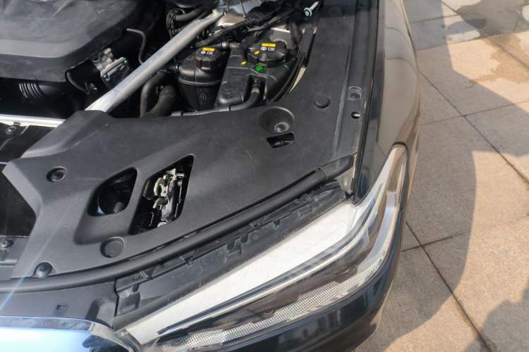 Used BMW 5 Series New Energy 2020 Mileage Upgrade Version 530Le Luxury Package Engine Bay Left