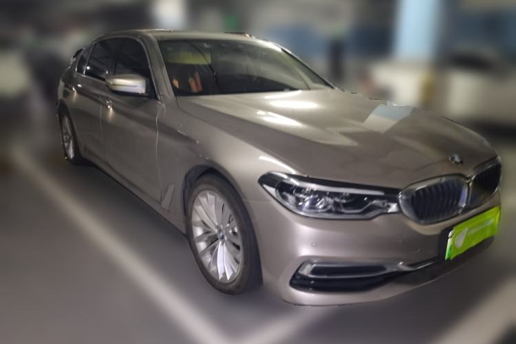 Used BMW 5 Series New Energy 2020 Mileage Upgrade Version 530Le Luxury Package Front Right 45 Deg