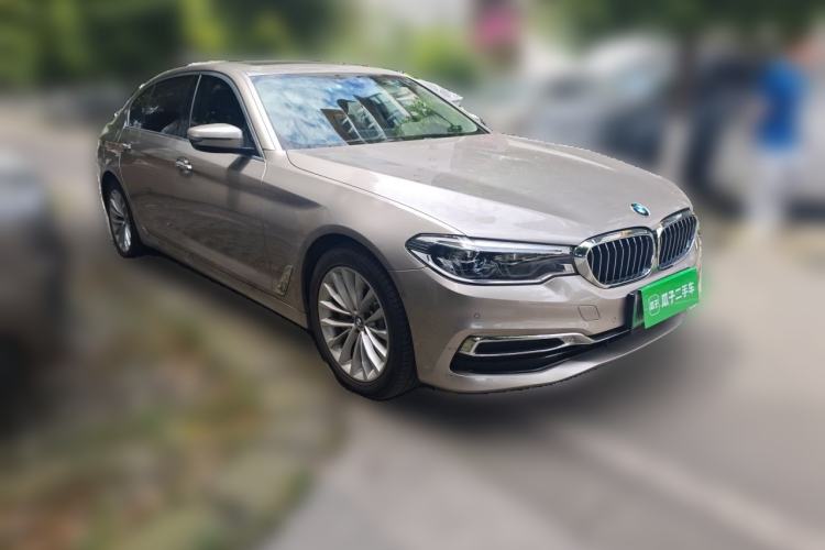 Used BMW 5 Series New Energy 2020 Mileage Upgrade Version 530Le Luxury Package Front Right 45 Deg