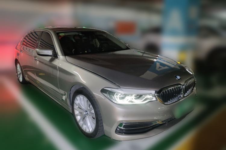 Used BMW 5 Series New Energy 2020 Mileage Upgrade Version 530Le Luxury Package Front Right 45 Deg
