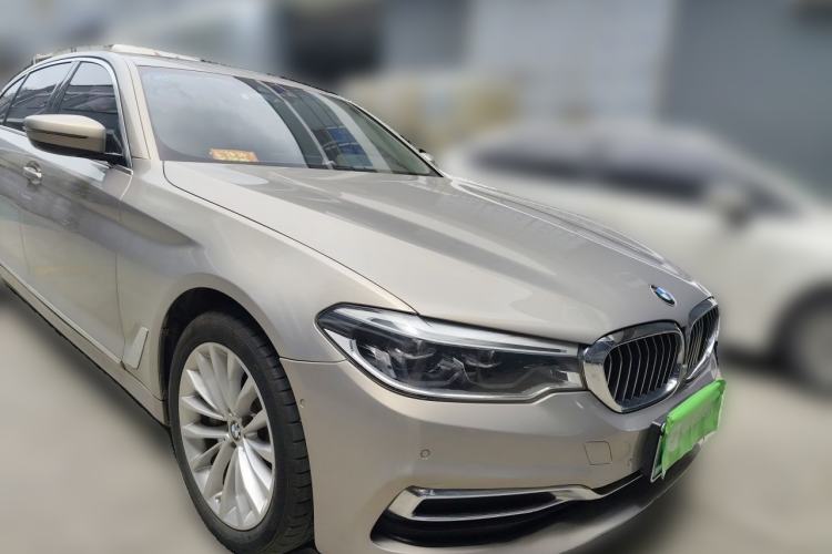 Used BMW 5 Series New Energy 2020 Mileage Upgrade Version 530Le Luxury Package Front Right 45 Deg