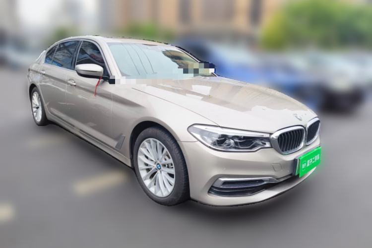 Used BMW 5 Series New Energy 2020 Mileage Upgrade Version 530Le Luxury Package Front Right 45 Deg