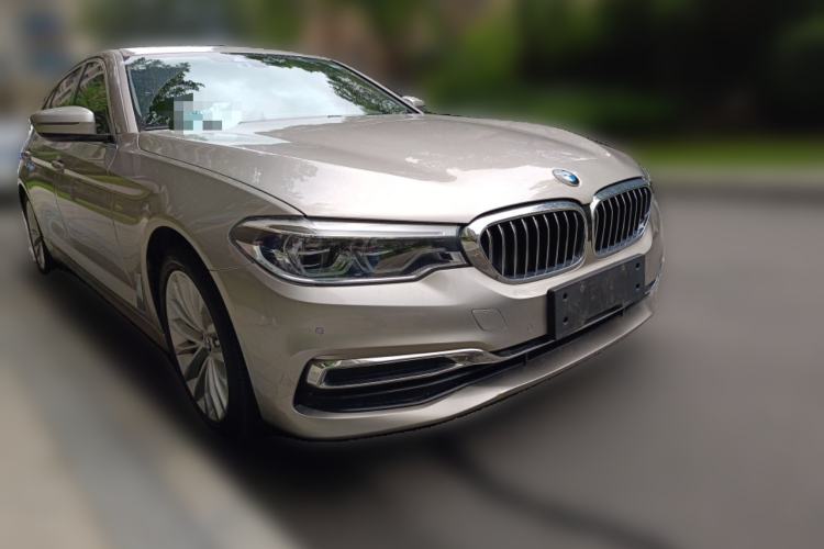 Used BMW 5 Series New Energy 2020 Mileage Upgrade Version 530Le Luxury Package Front Right 45 Deg