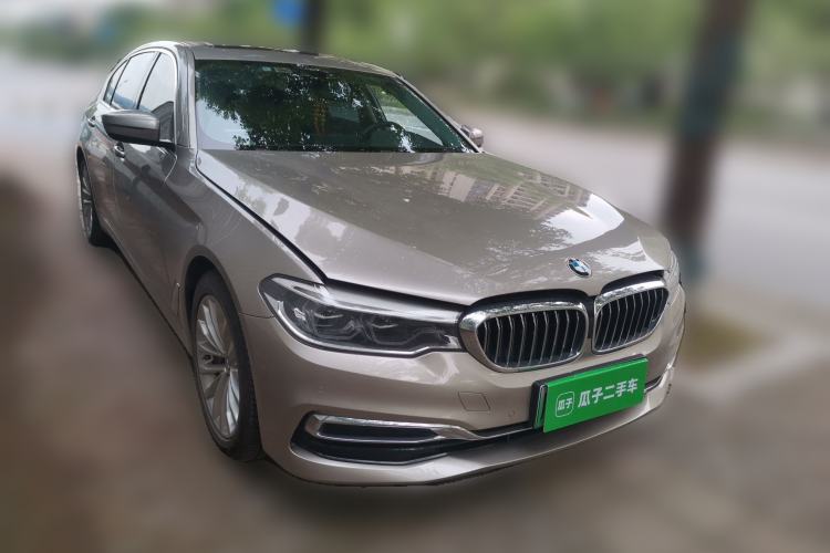 Used BMW 5 Series New Energy 2020 Mileage Upgrade Version 530Le Luxury Package Front Right 45 Deg