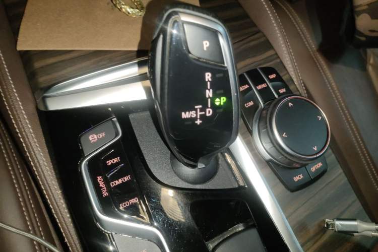 Used BMW 5 Series New Energy 2020 Mileage Upgrade Version 530Le Luxury Package Gear Lever