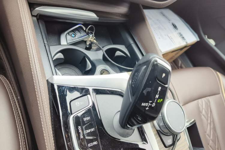 Used BMW 5 Series New Energy 2020 Mileage Upgrade Version 530Le Luxury Package Gear Lever