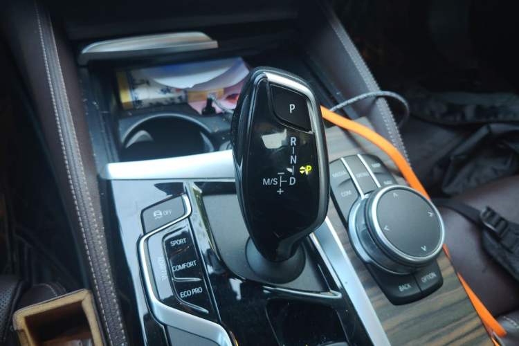 Used BMW 5 Series New Energy 2020 Mileage Upgrade Version 530Le Pioneer Edition Gear Lever