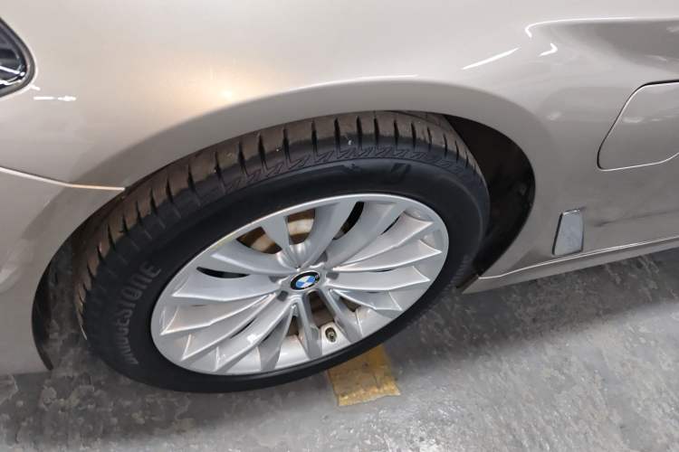 Used BMW 5 Series New Energy 2020 530Le Luxury Package Left Front Wheel Hub