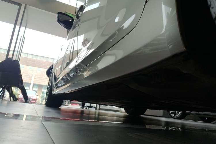 Used BMW 5 Series New Energy 2020 530Le Luxury Package Left Side Sill