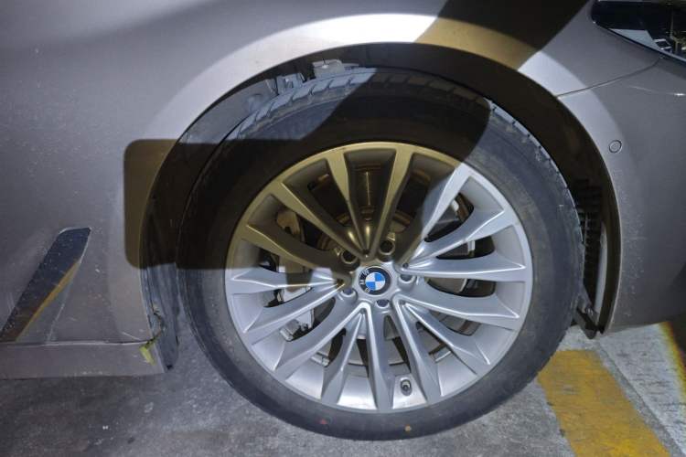 Used BMW 5 Series New Energy 2020 530Le Luxury Package Right Front Wheel Hub