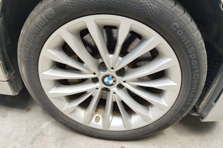 Used BMW 5 Series New Energy 2020 Mileage Upgrade Version 530Le Luxury Package Right Front Wheel Hub