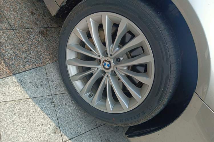 Used BMW 5 Series New Energy 2020 530Le Luxury Package Right Front Wheel Hub