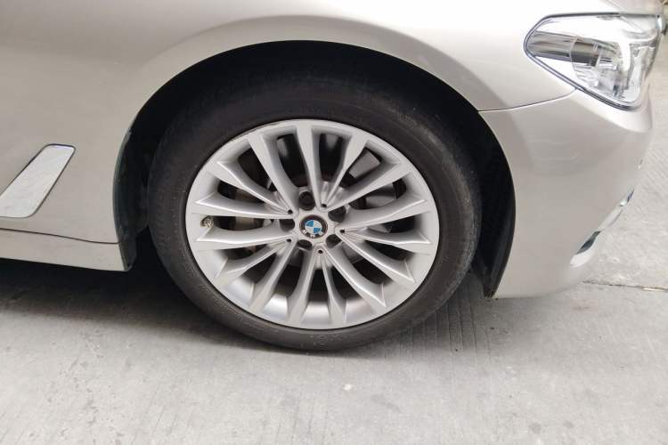 Used BMW 5 Series New Energy 2020 530Le Luxury Package Right Front Wheel Hub