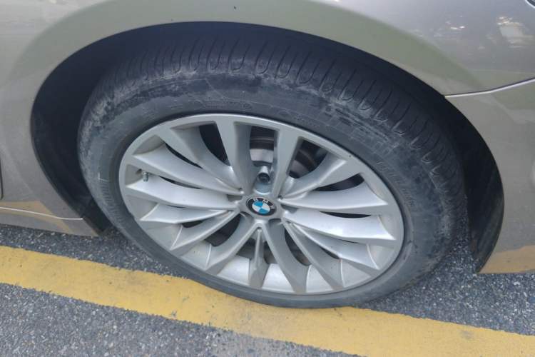 Used BMW 5 Series New Energy 2020 Mileage Upgrade Version 530Le Pioneer Edition Right Front Wheel Hub
