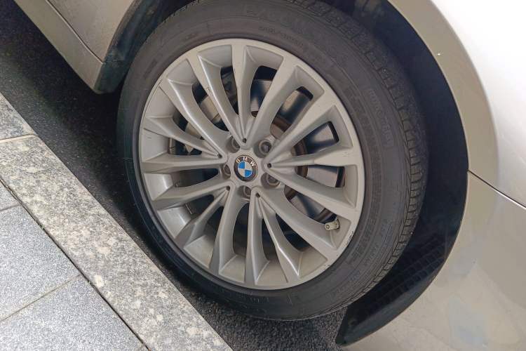 Used BMW 5 Series New Energy 2020 Mileage Upgrade Version 530Le Luxury Package Right Front Wheel Hub