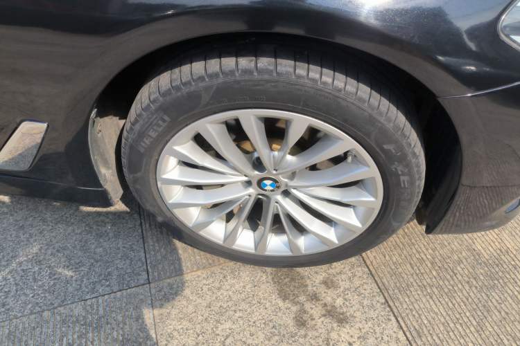 Used BMW 5 Series New Energy 2020 Mileage Upgrade Version 530Le Luxury Package Right Front Wheel Hub