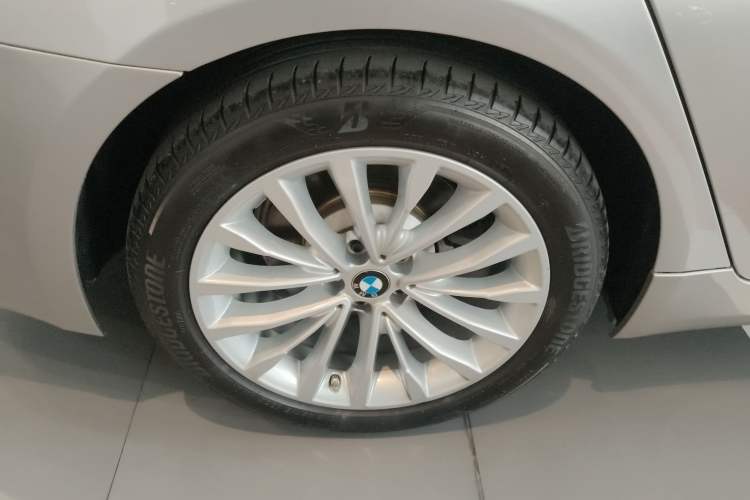 Used BMW 5 Series New Energy 2020 530Le Luxury Package Right Rear Wheel Hub