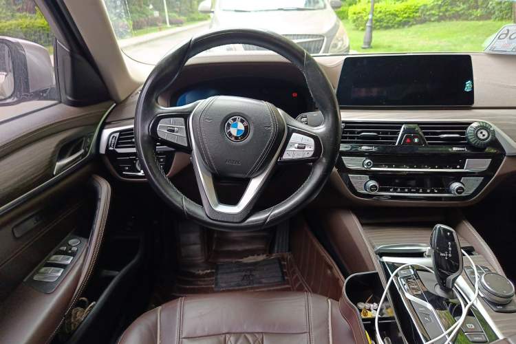 Used BMW 5 Series New Energy 2020 Mileage Upgrade Version 530Le Luxury Package Steering Wheel