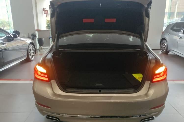 Used BMW 5 Series New Energy 2020 530Le Luxury Package Trunk