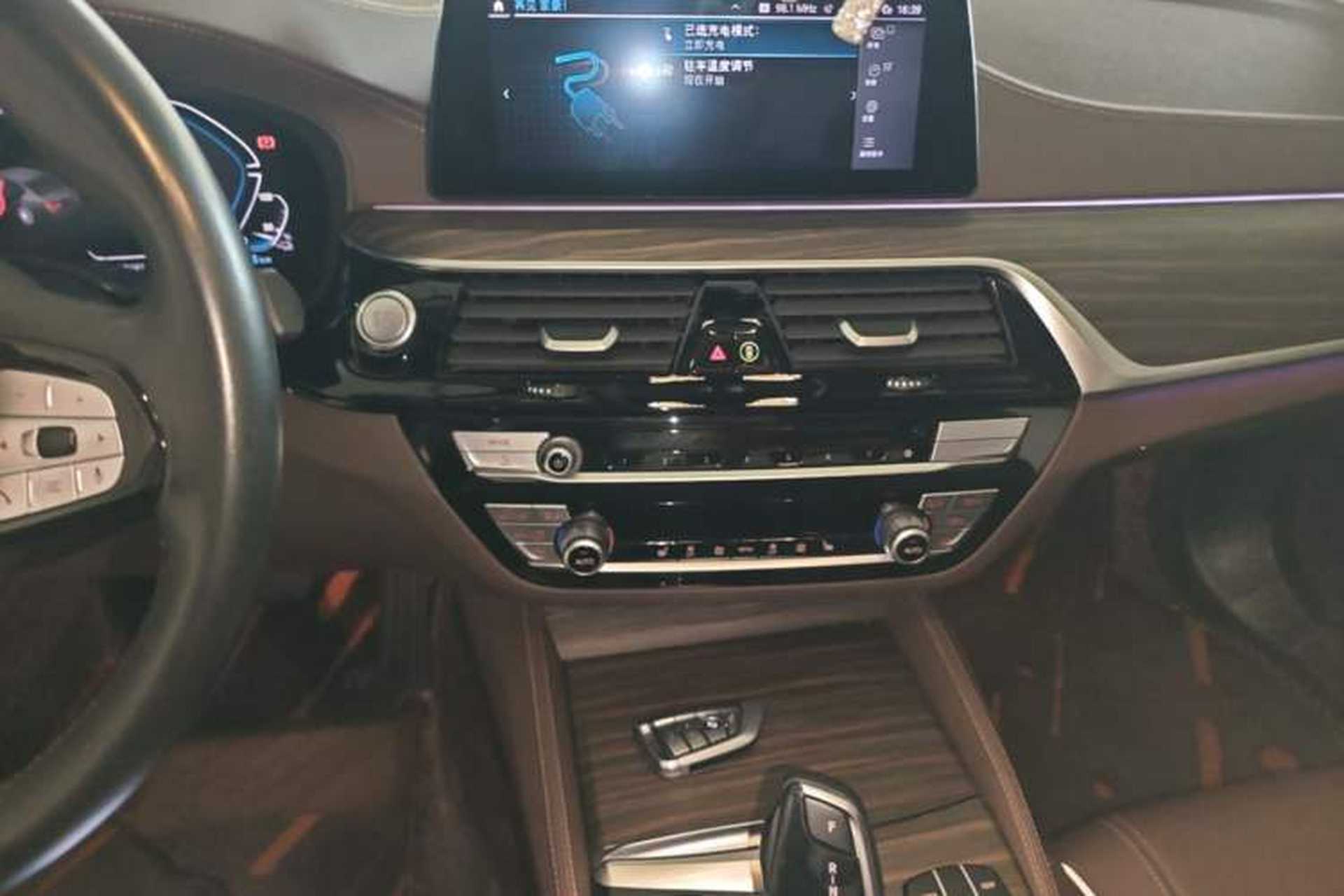 Used BMW 5 Series New Energy 2020 Mileage Upgrade Version 530Le Pioneer Edition Audio And AC Panel