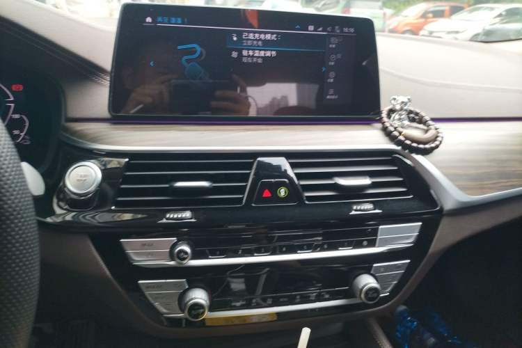Used BMW 5 Series New Energy 2020 530Le Luxury Package Audio And AC Panel