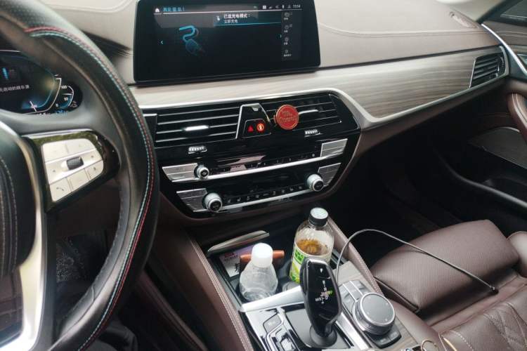 Used BMW 5 Series New Energy 2020 Mileage Upgrade Version 530Le Pioneer Edition Audio And AC Panel