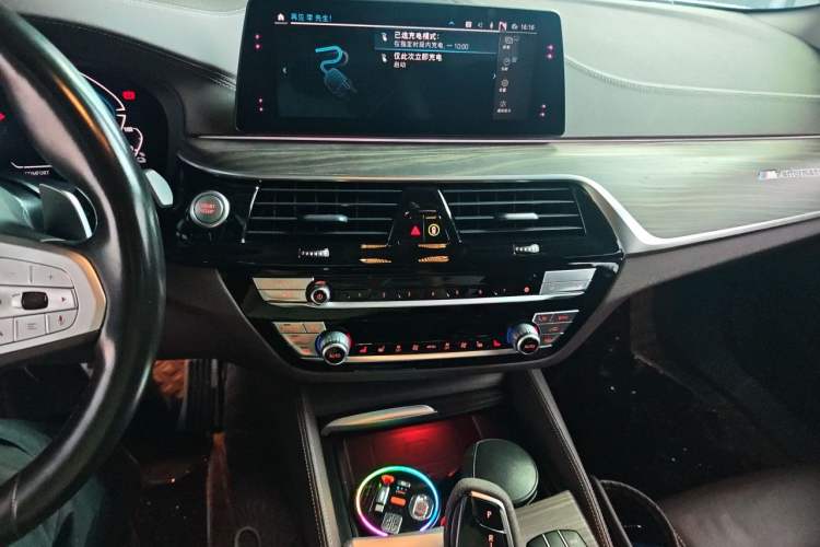 Used BMW 5 Series New Energy 2020 530Le Luxury Package Audio And AC Panel