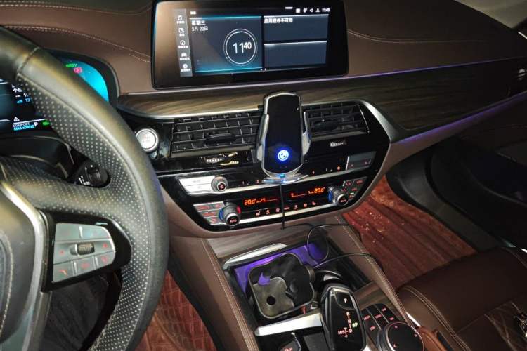 Used BMW 5 Series New Energy 2020 530Le Luxury Package Audio And AC Panel