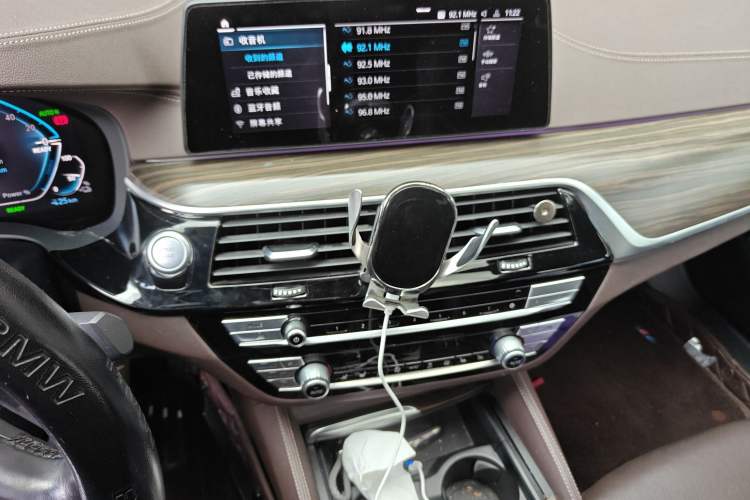 Used BMW 5 Series New Energy 2020 Mileage Upgrade Version 530Le Pioneer Edition Audio And AC Panel