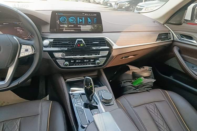 Used BMW 5 Series New Energy 2020 530Le Luxury Package Audio And AC Panel
