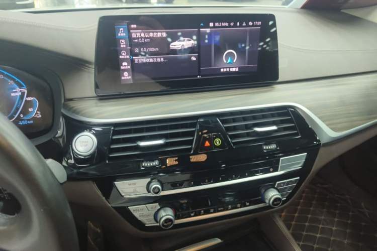 Used BMW 5 Series New Energy 2020 Mileage Upgrade Version 530Le Luxury Package Audio And AC Panel