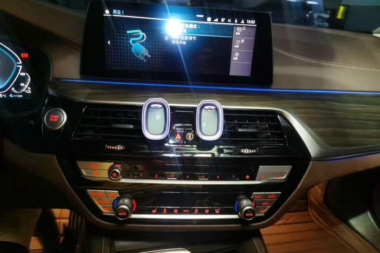 Used BMW 5 Series New Energy 2020 Mileage Upgrade Version 530Le Luxury Package Audio And AC Panel