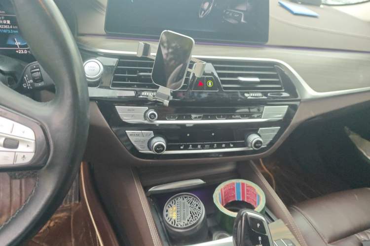 Used BMW 5 Series New Energy 2020 Mileage Upgrade Version 530Le Luxury Package Audio And AC Panel