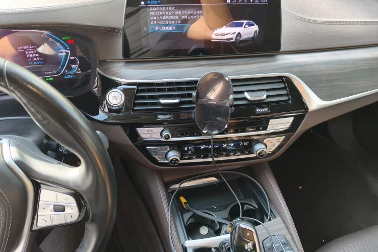 Used BMW 5 Series New Energy 2020 Mileage Upgrade Version 530Le Pioneer Edition Audio And AC Panel