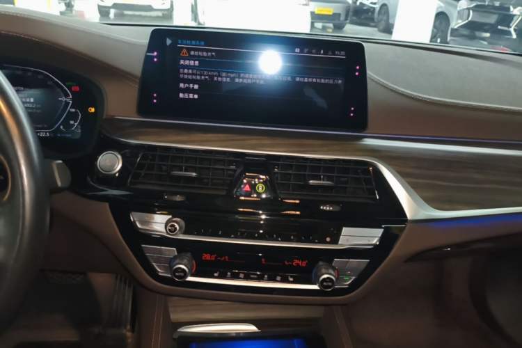 Used BMW 5 Series New Energy 2020 530Le Luxury Package Audio And AC Panel