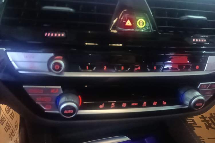 Used BMW 5 Series New Energy 2020 Mileage Upgrade Version 530Le Luxury Package Audio And AC Panel