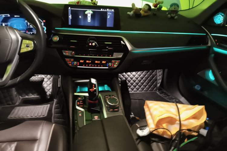 Used BMW 5 Series New Energy 2020 Mileage Upgrade Version 530Le Luxury Package Audio And AC Panel
