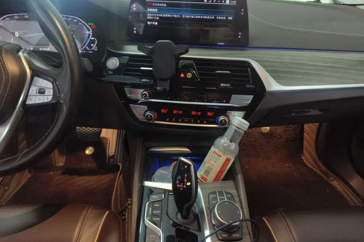 Used BMW 5 Series New Energy 2020 530Le Luxury Package Audio And AC Panel