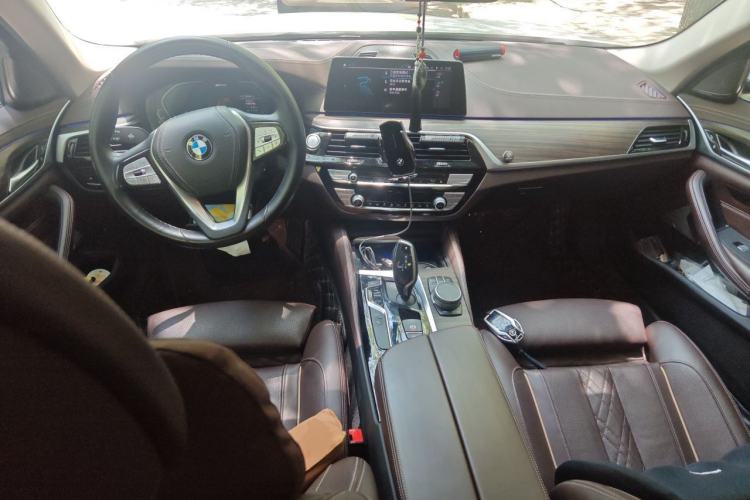 Used BMW 5 Series New Energy 2020 Mileage Upgrade Version 530Le Pioneer Edition Center Console