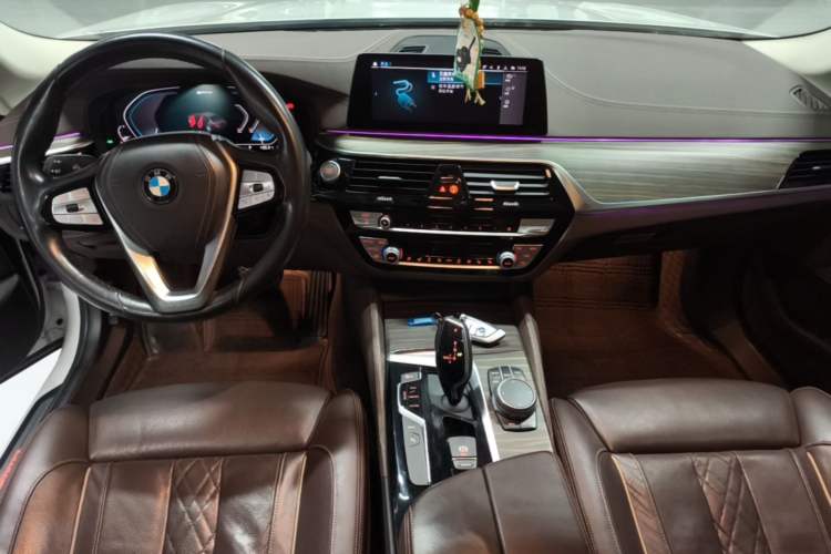 Used BMW 5 Series New Energy 2020 Mileage Upgrade Version 530Le Pioneer Edition Center Console