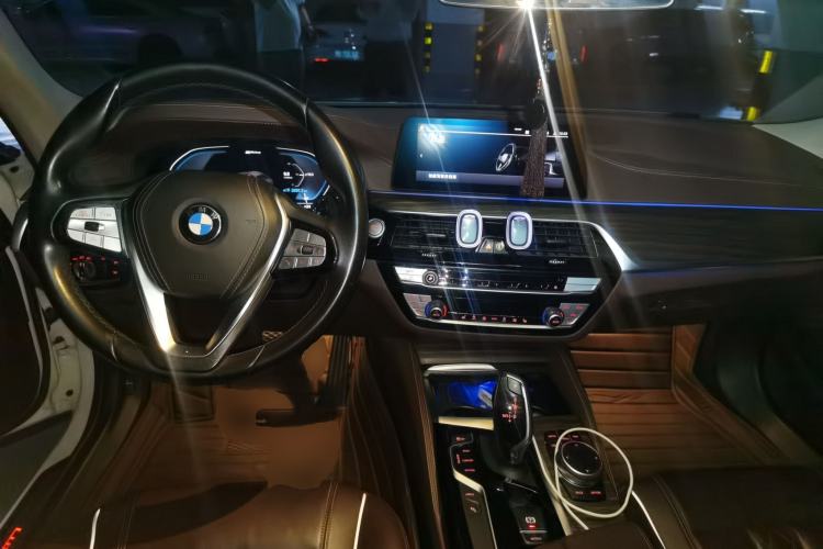 Used BMW 5 Series New Energy 2020 Mileage Upgrade Version 530Le Luxury Package Center Console