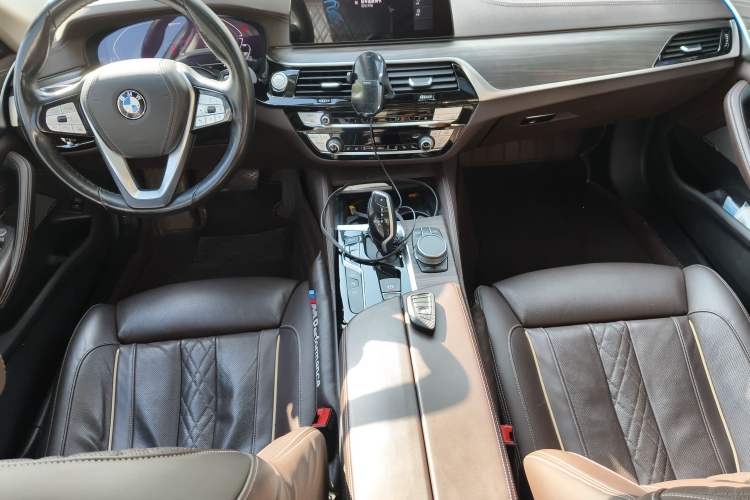 Used BMW 5 Series New Energy 2020 Mileage Upgrade Version 530Le Pioneer Edition Center Console