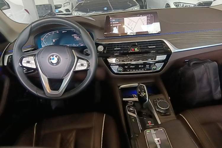 Used BMW 5 Series New Energy 2020 Mileage Upgrade Version 530Le Luxury Package Center Console