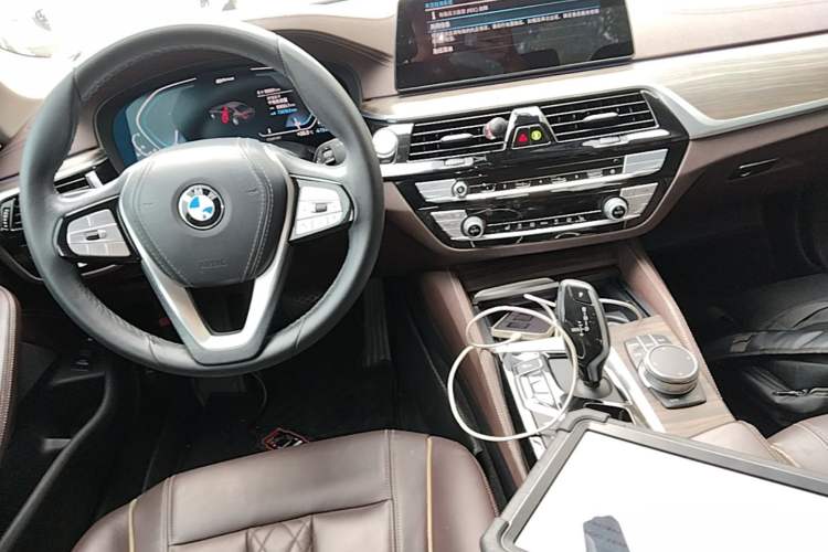 Used BMW 5 Series New Energy 2020 Mileage Upgrade Version 530Le Luxury Package Center Console