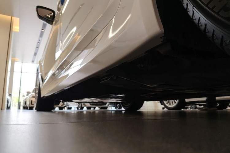 Used BMW 5 Series New Energy 2020 Mileage Upgrade Version 530Le Luxury Package Chassis Rear Left